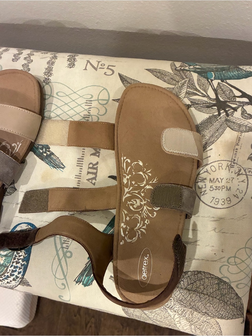 Aertrex Lilly sandals women’s 8.5. Taupe - Picture 5 of 7